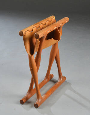 Poul Hundevad. Guldhøj taburet, teaktræ 