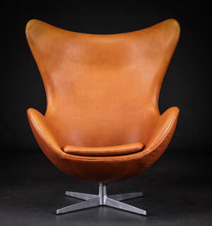 Arne Jacobsen. Lænestol Ægget ,nybetrukket med cognacfarvet læder 