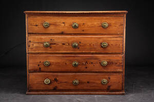 Dragkiste af fyrretræ, 1800-tallet Denne vare er sat til omsalg under nyt varenummer 4137348