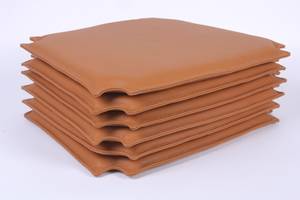 Seks hynder til Hans J. Wegner Y- stol. Brun læder. 6