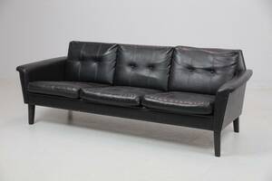 TRESITSSOFFA, svart galonklädsel, 1960-tal