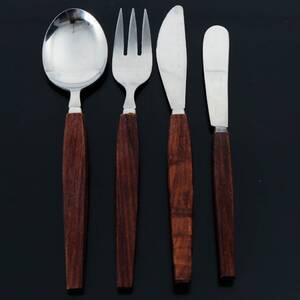 BESTICKSUPPSÄTTNING för 6 personer