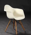 Charles Eames. Armstol, model DAR 