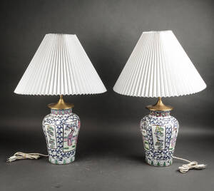 Par kinesiske bordlamper af porcelæn, 1900-tallet 2