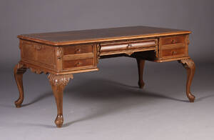 Fritstående skrivebord, eg Denne vare er sat til omsalg under nyt varenummer 4344819