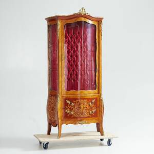 Vitrinskåp Louis XV-stil