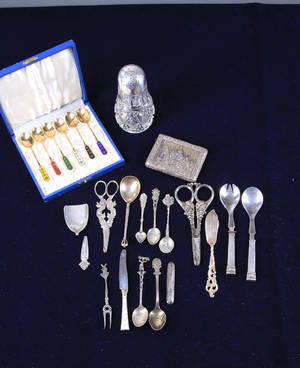 Samling Sølv, theskeer mm. 20 Vægt ca. 290 gram.