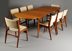 Dansk møbelproducent. Spisebord med otte stole af teak 9