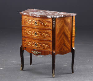 Rokokoform kommode, rosentræ. 20. årh.