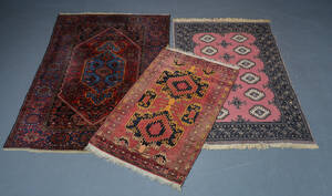 3 orientalske tæpper, 212x145 cm. 157x93 cm. 194x124 cm. 3