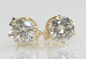 Par brillantørestikker, ca. 0.64 ct. 2