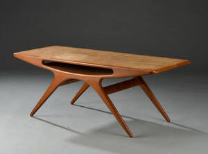 Johannes Andersen. Sofabord af teaktræ Smilet