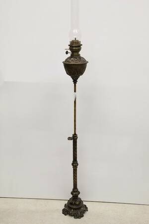 Golvfotogenlampa