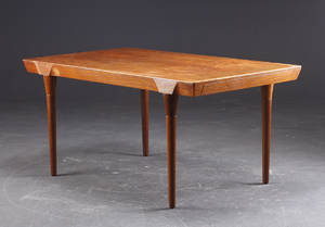 Dansk møbelproducent. Bord af teak