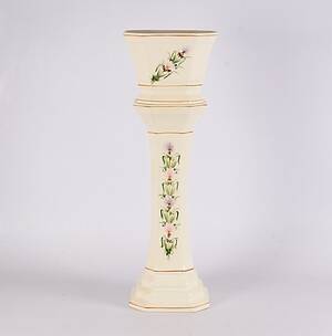 PIEDESTAL, porslin med ytterfoder, 1900-talets senare del.