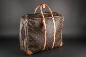 Louis Vuitton. Rejsetaske. Model Sirius 50. Monogram canvas. 