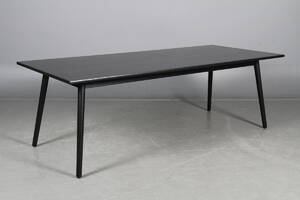 Poul M. Volther. Spisebord af eg.