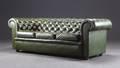 Chesterfield - stil, Lædersofa med grønt læder. 1900 - talles sidste del.