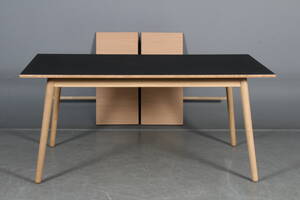 Poul M. Volther Spisebord C35B. 3