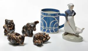 Royal Copenhagen  Kgl. P. Aluminia. Samling figurer og krus6 Denne vare er sat til omsalg under nyt varenummer 4731515