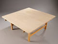 Hans J. Wegner 1914-2007. Kvadratisk sofabord