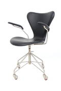 Arne Jacobsen. Kontorstol med armlæn, model 3217 Denne vare er sat til omsalg under nyt varenummer 4347720