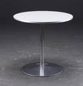 Arne Jacobsen 1902-1971. Cirkulært bord med trompetfod
