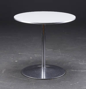 Arne Jacobsen 1902-1971. Cirkulært bord med trompetfod