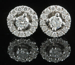 Earrings in 18k set with brilliant cut diamonds 0.56 ct