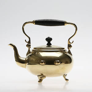 TEKANNA med lock, mässing, 1900-tal.