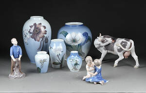Royal Copenhagen og Bing  Grøndahl. En samling figurer og vaser af porcelæn 8 Denne vare er sat til omsalg under nyt varenummer 4964421