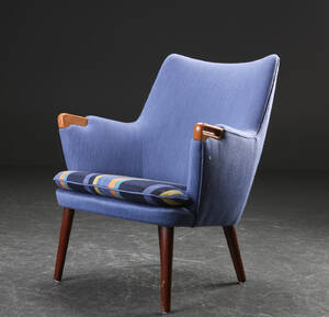 Hans J. Wegner. Lænestol, model AP 20 