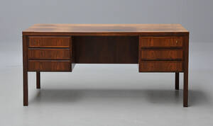 Omann Junior. Fritstående skrivebord af palisander, model 77