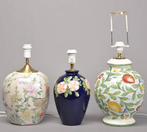 Tre bordlamper i porcelæn. 1900-tallets 2. halvdel. 3