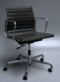 Charles Eames. Kontorstol i Full Leather, model EA-117 Denne vare er sat til omsalg under nyt varenummer 4329457