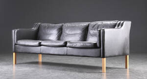 Mogens Hansen. Tre-pers sofa, sort læder