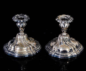Ljusstakar, silver, rokokostil, 1900-tal 2 Denna vara har satts till omförsäljning under nytt varunummer4134405