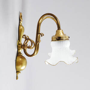 Vägglampor i mässing