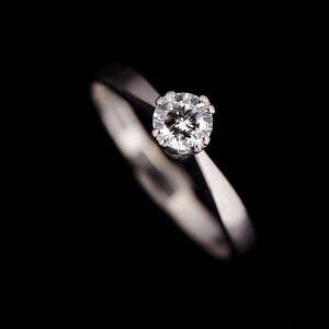 Ring med briljant