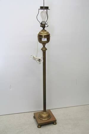 Golvfotogenlampa