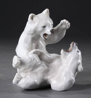 Figurgruppe, porcelæn. Kgl.P. I sort.