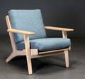 Hans J. Wegner. Lænestol af egetræ, model GE-290