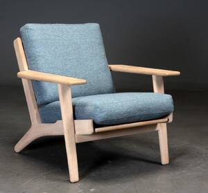 Hans J. Wegner. Lænestol af egetræ, model GE-290