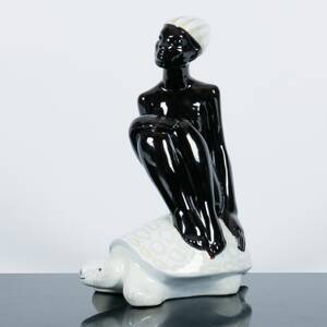 FIGURIN Upsala Ekeby Mari Simmulson