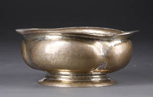 Sølvskål, hammerslået. Vægt ca. 380 gram.
