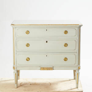 Byrå i gustaviansk stil