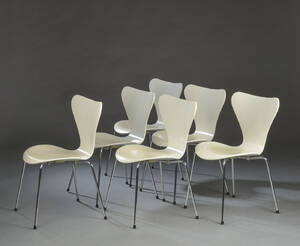 Arne Jacobsen. Seks syverstole model 3107, hvidlakeret. 6