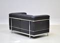 Le Corbusier 1887-1965. LC2 Fritstående sofa