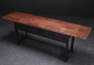 Skænk i metal. Rustikt look. Industrielt design Denne vare er sat til omsalg under nyt varenummer 4734366