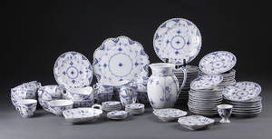 Musselmalet Helblonde, Halvblonde og  Riflet service. Kgl.P. 92